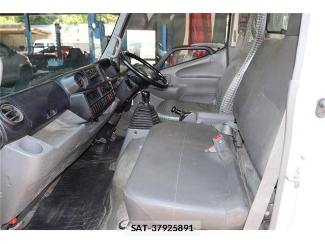 Hino DUTRO 2018-03 956823-11