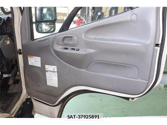 Hino DUTRO 2018-03 956823-16
