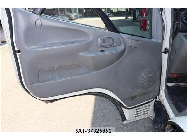 Hino DUTRO 2018-03 956823-17