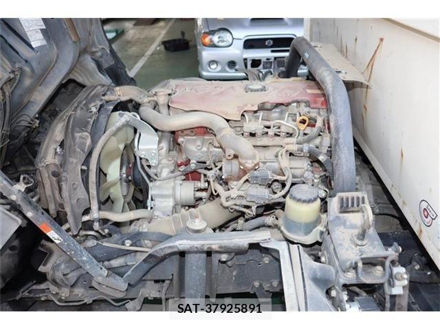 Hino DUTRO 2018-03 956823-18