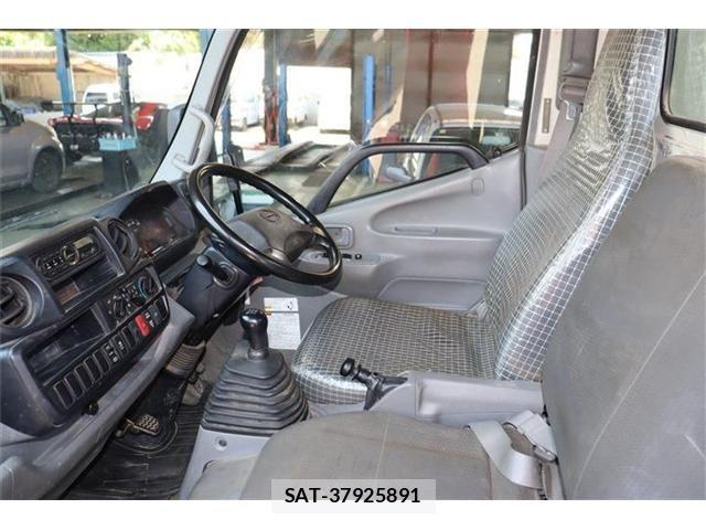 Hino DUTRO 2018-03 956823-1