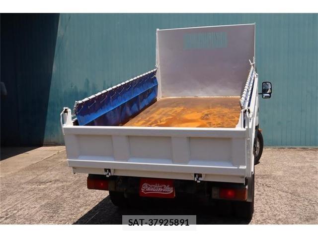 Hino DUTRO 2018-03 956823-4