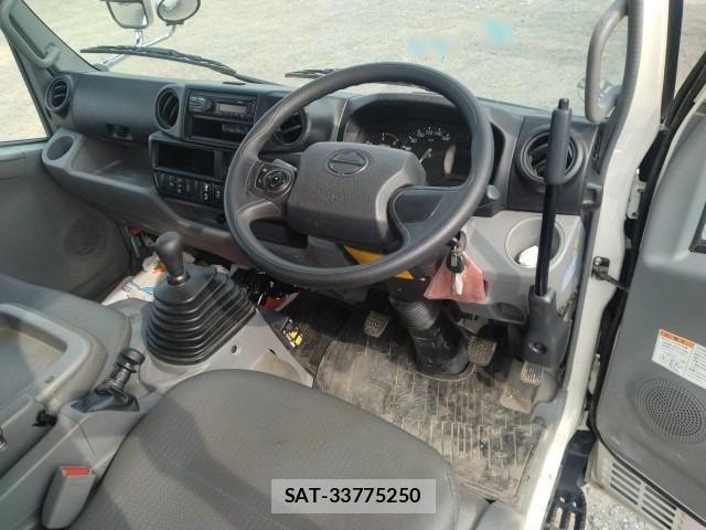 Hino DUTRO 2023-05 1153667-10
