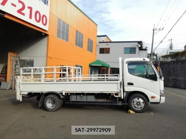 Hino DUTRO 2017-03 1220356-3