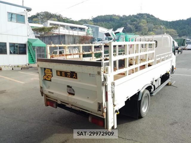Hino DUTRO 2017-03 1220356-4