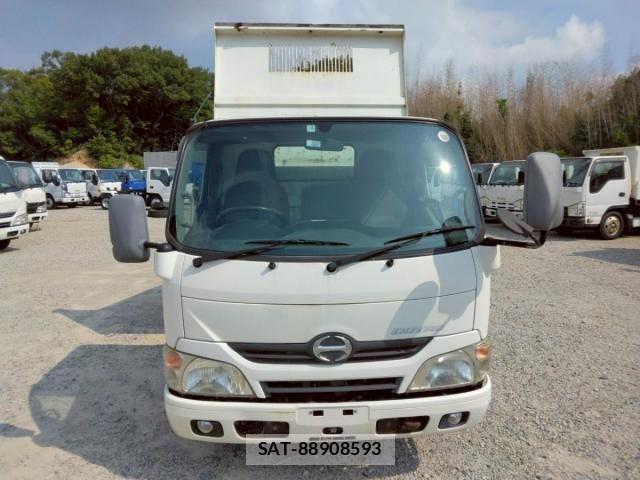 Hino DUTRO 2013-04 1256474-2