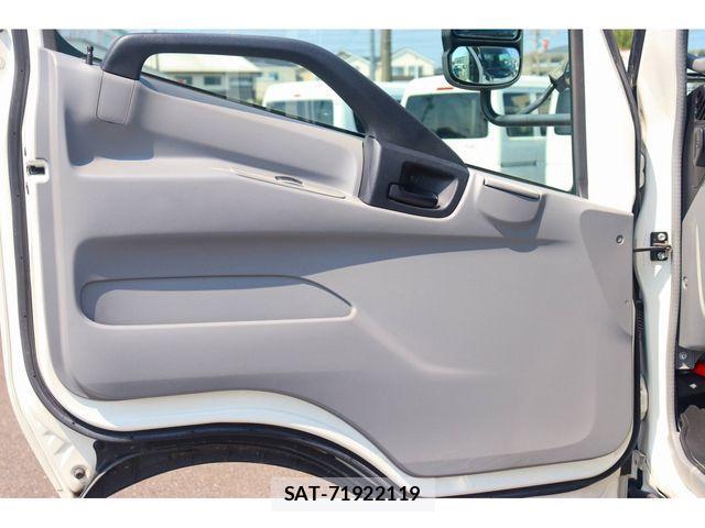 Hino DUTRO 2019-06 1256486-24