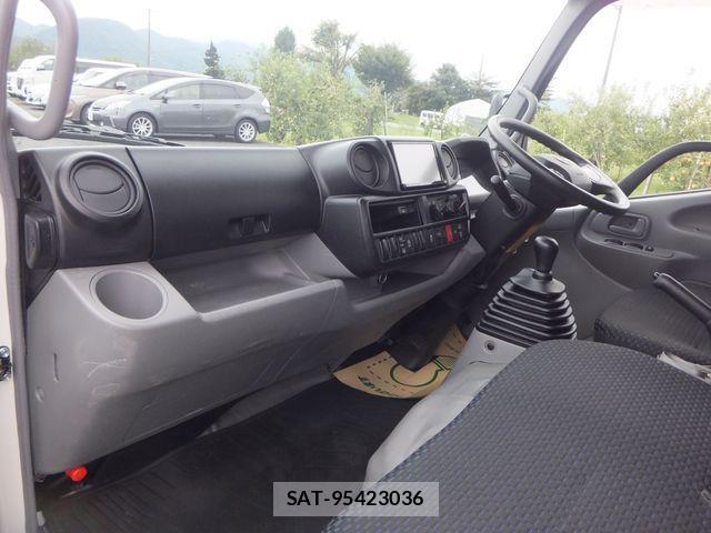 Hino DUTRO 2020-01 1271808-13