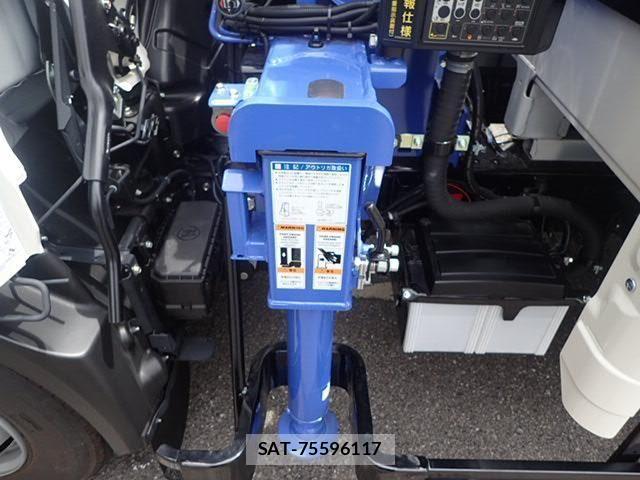 Hino DUTRO 2025-03 1295691-11