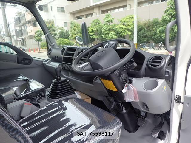 Hino DUTRO 2025-03 1295691-15