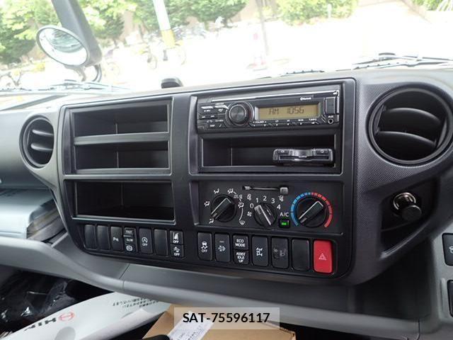 Hino DUTRO 2025-03 1295691-17