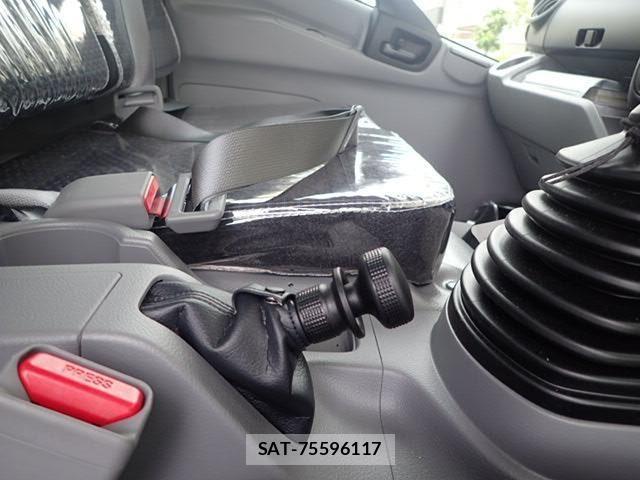 Hino DUTRO 2025-03 1295691-19