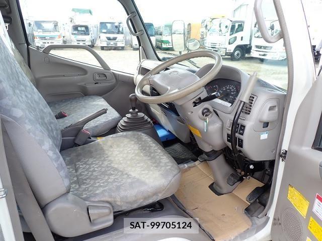 Hino DUTRO 2009-08 1318046-12