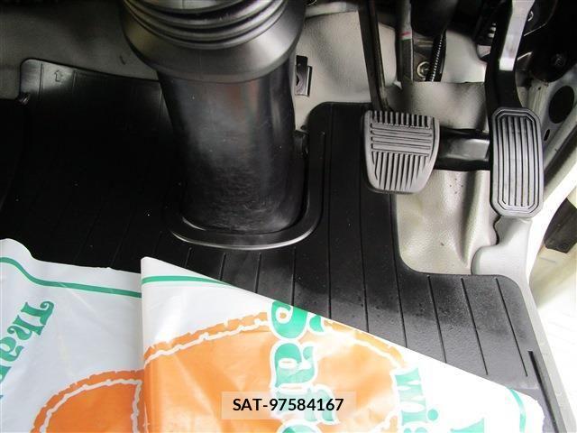 Hino DUTRO 2016-06 1330572-12