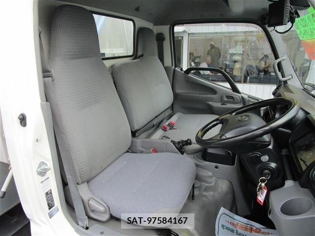 Hino DUTRO 2016-06 1330572-13