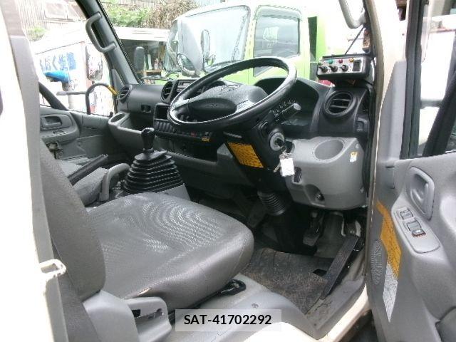 Hino DUTRO 2013-02 1345765-18