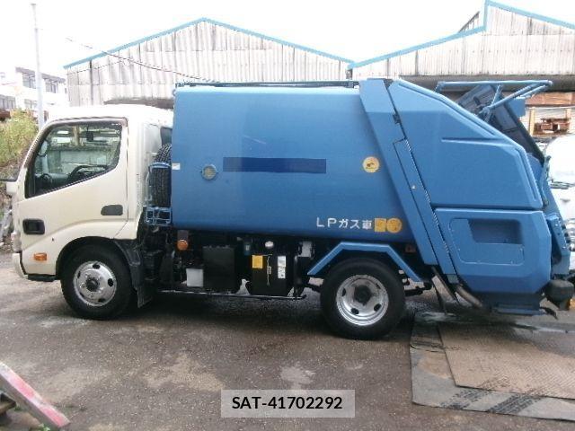 Hino DUTRO 2013-02 1345765-3