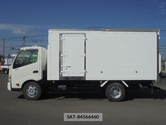Hino DUTRO 2013-11 1353933-3