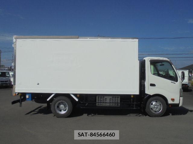 Hino DUTRO 2013-11 1353933-6