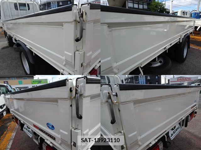 Hino DUTRO 2023-01 1372153-4