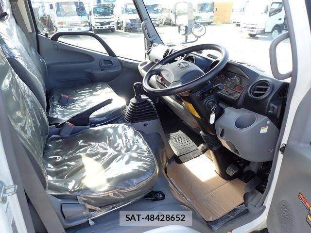 Hino DUTRO 2014-05 1402315-15