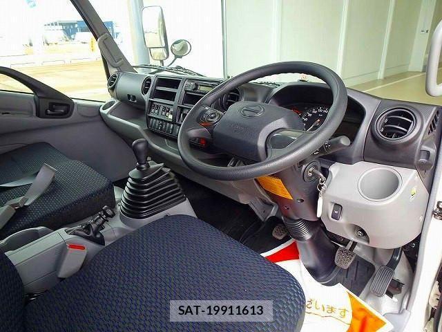 Hino DUTRO 2023-04 406060-4