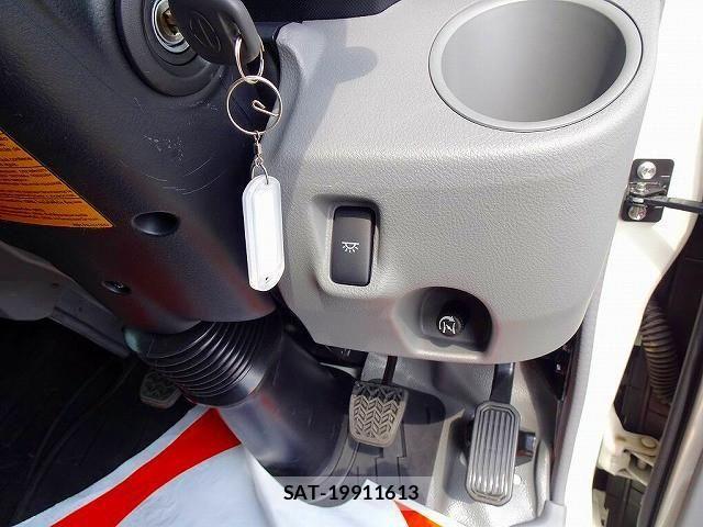 Hino DUTRO 2023-04 406060-17