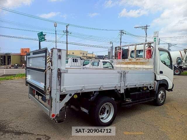 Hino DUTRO 2004-05 605899-2
