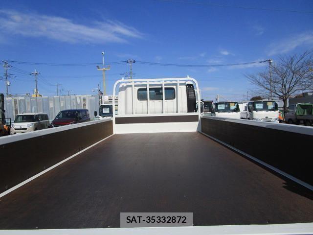 Hino DUTRO 2024-02 1077331-8