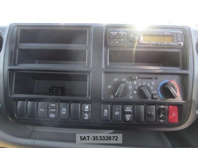 Hino DUTRO 2024-02 1077331-17