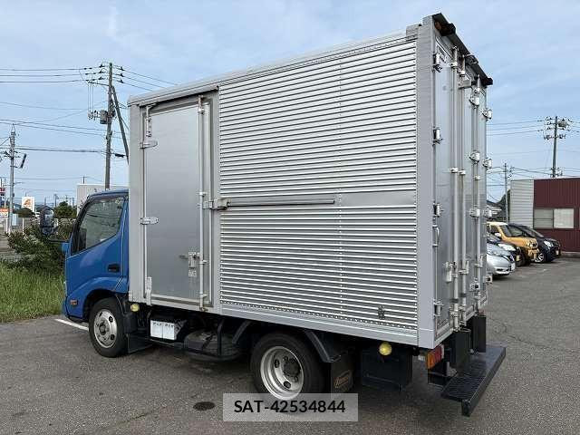 Hino DUTRO 2016-11 1077333-3