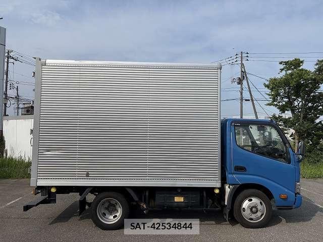 Hino DUTRO 2016-11 1077333-5