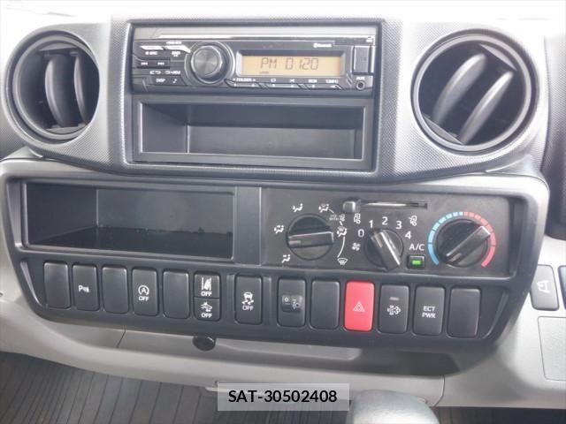 Hino DUTRO 2023-06 1204918-17