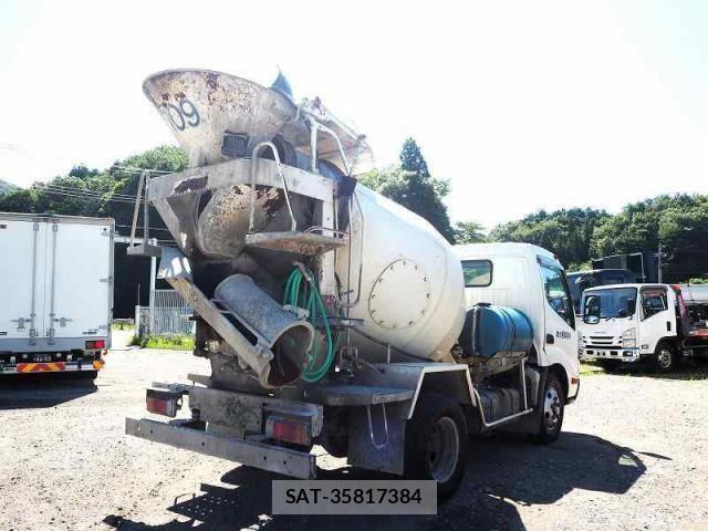 Hino DUTRO 2016-01 1213744-4
