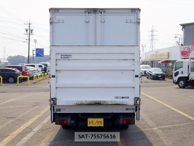 Hino DUTRO 2018-02 858247-5