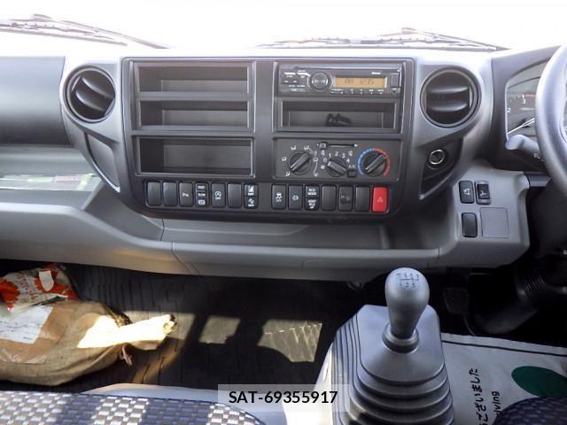 Hino DUTRO 2017-01 534866-11