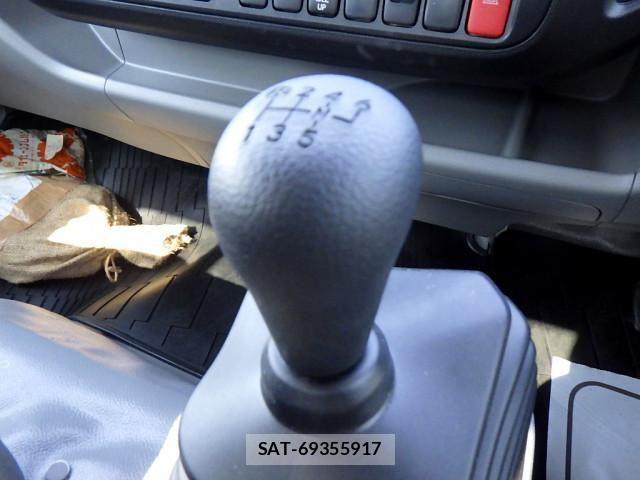Hino DUTRO 2017-01 534866-13