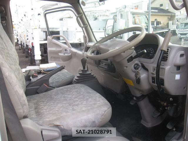 Hino DUTRO 2011-03 1585305-17