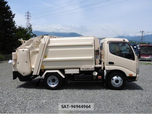 Hino DUTRO 2013-12 443542-8