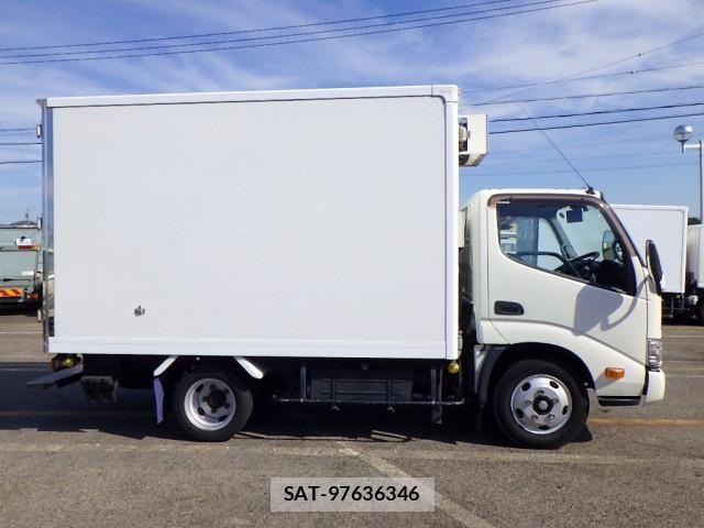 Hino DUTRO 2017-12 1218267-4