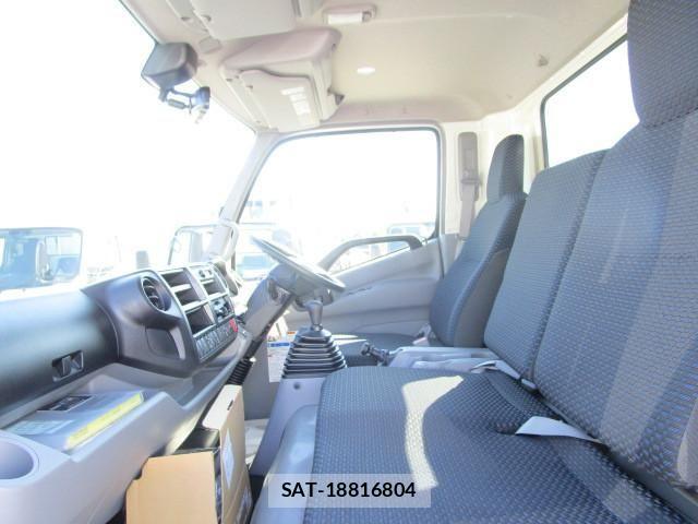 Hino DUTRO 2024-10 1742195-19