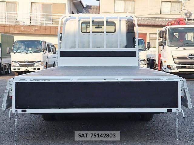 Hino DUTRO 2020-09 1742362-11