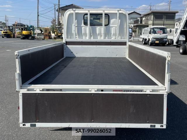 Hino DUTRO 2020-08 1742320-10