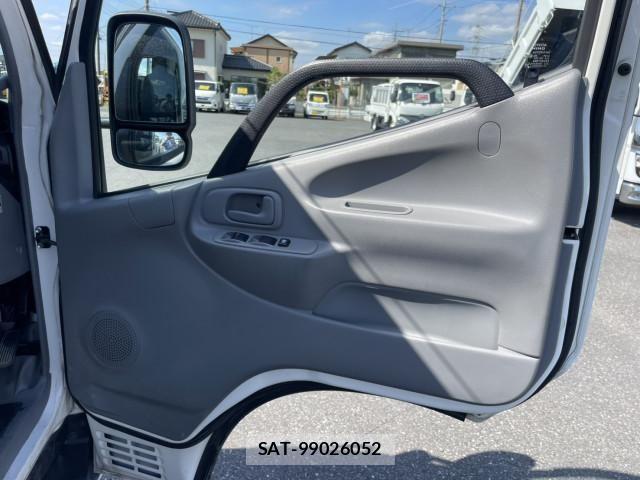 Hino DUTRO 2020-08 1742320-11