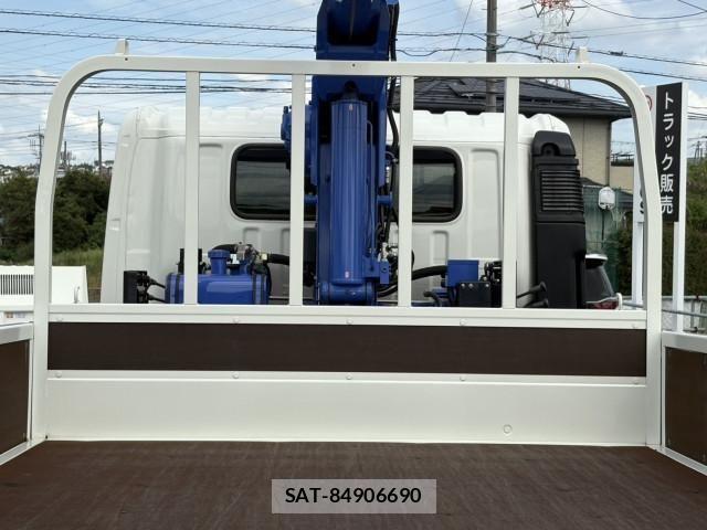 Hino DUTRO 2024-12 1742197-12