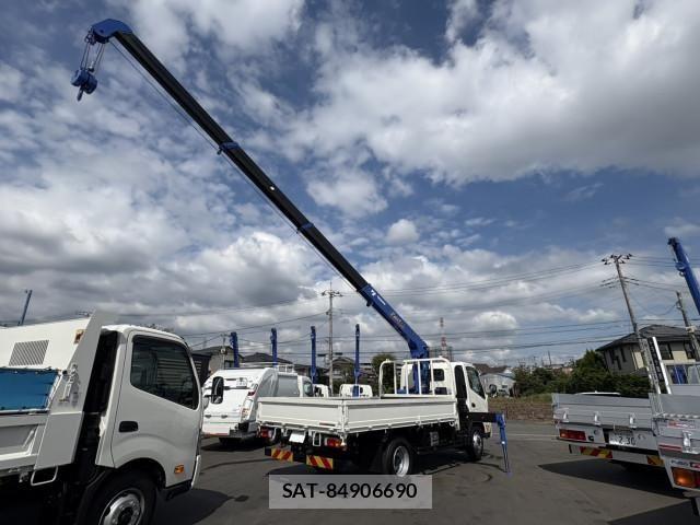 Hino DUTRO 2024-12 1742197-13