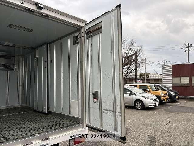 Hino DUTRO 2013-09 1742411-13