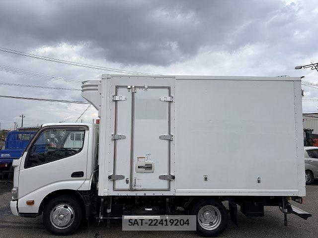 Hino DUTRO 2013-09 1742411-4