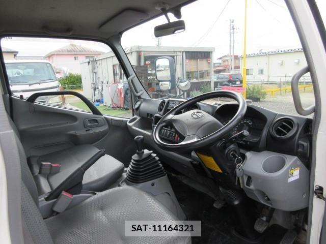 Hino DUTRO 2018-10 1742413-12