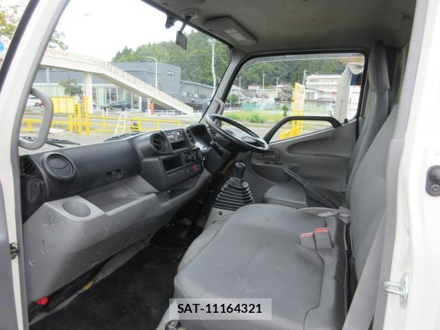 Hino DUTRO 2018-10 1742413-18